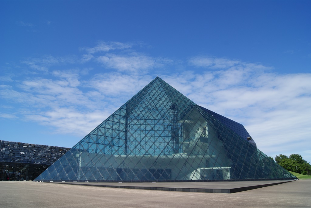 Moerenumakoen glass pyramid japan sapporo louvre of the east Things to do in Sapporo