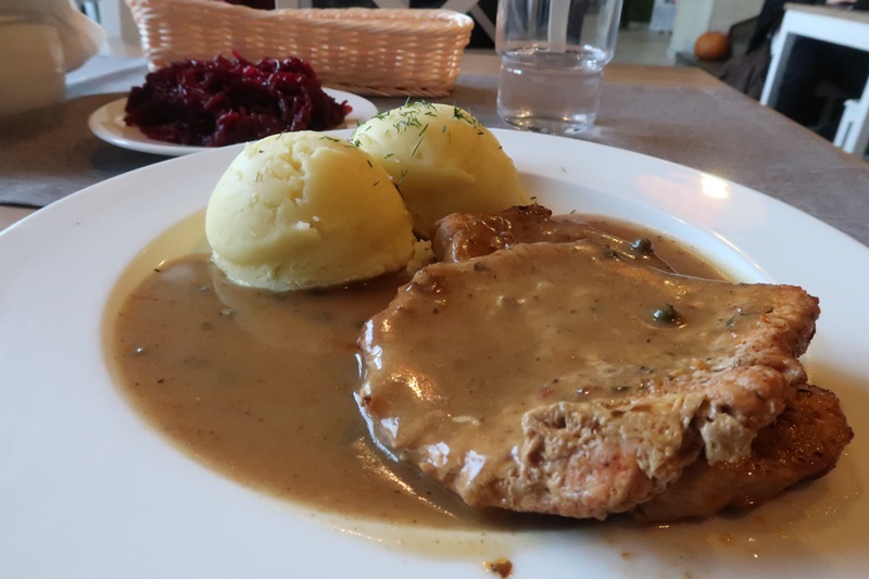 Where to eat in Krakow pork chop with mashed potatoes