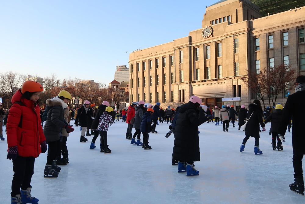 seoul city hall ice skating witner trip 5 days in seoul